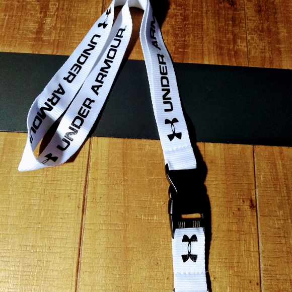 Under Armour out of sight lanyard keychain ID Holder white/black - Picture 3 of 7